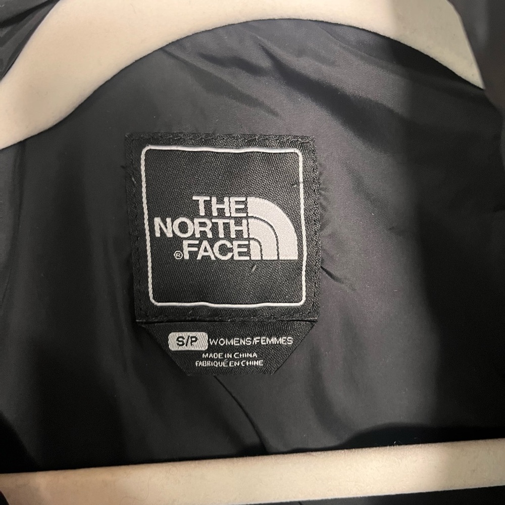 The North Face Women's Quilted Puffer Jacket in Dark Gray - Picture 3 of 3